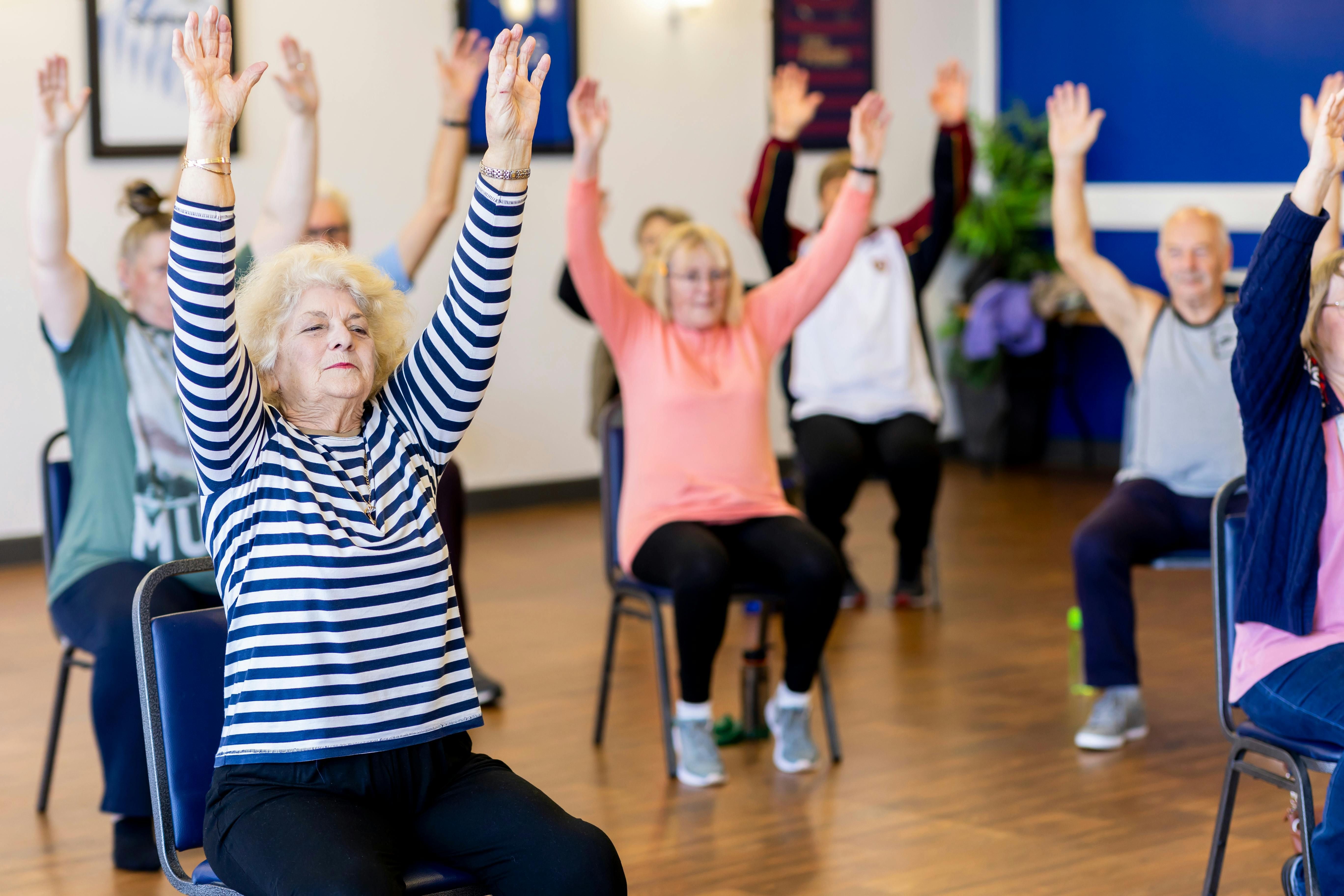 Sitz dich fit – Stuhlyoga: Sanfte Kraft auf vier Beinen