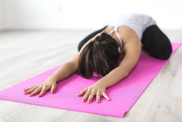 Yoga-Basics für Einsteiger*innen - Das kleine Sommerglück