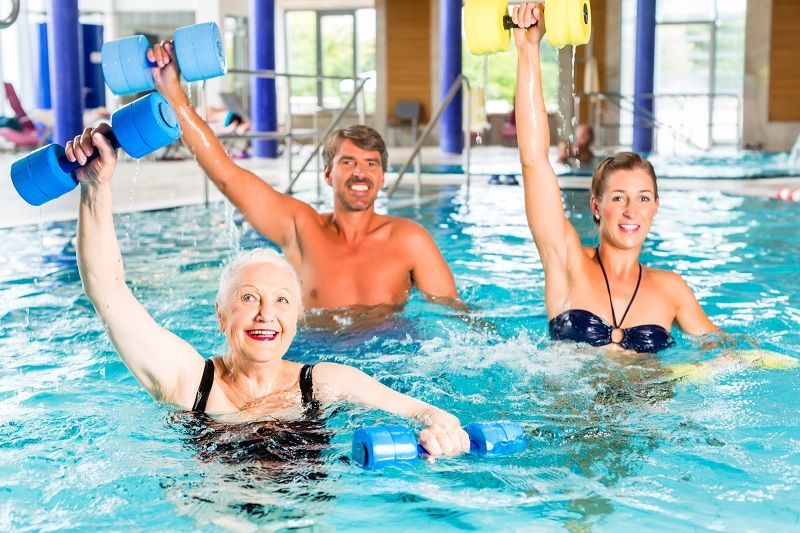 Wassergymnastik: Fit durch's Nass am Abend