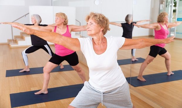 Yoga für Menschen ab 60 - Flexibilität im Alter