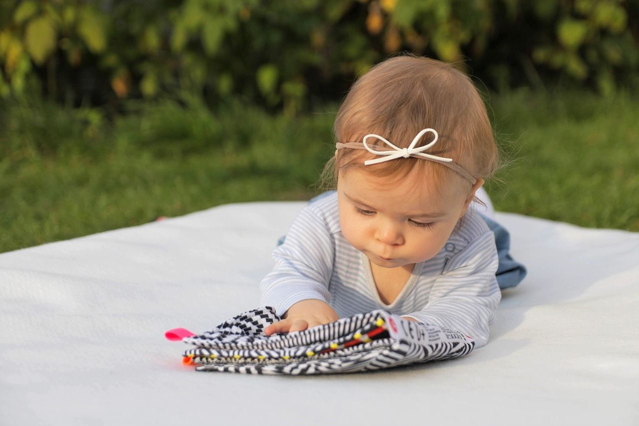 Gemeinsam durch das erste Lebensjahr. Für Eltern mit Kindern aus den Geburtsmonaten November & Dezember 2025