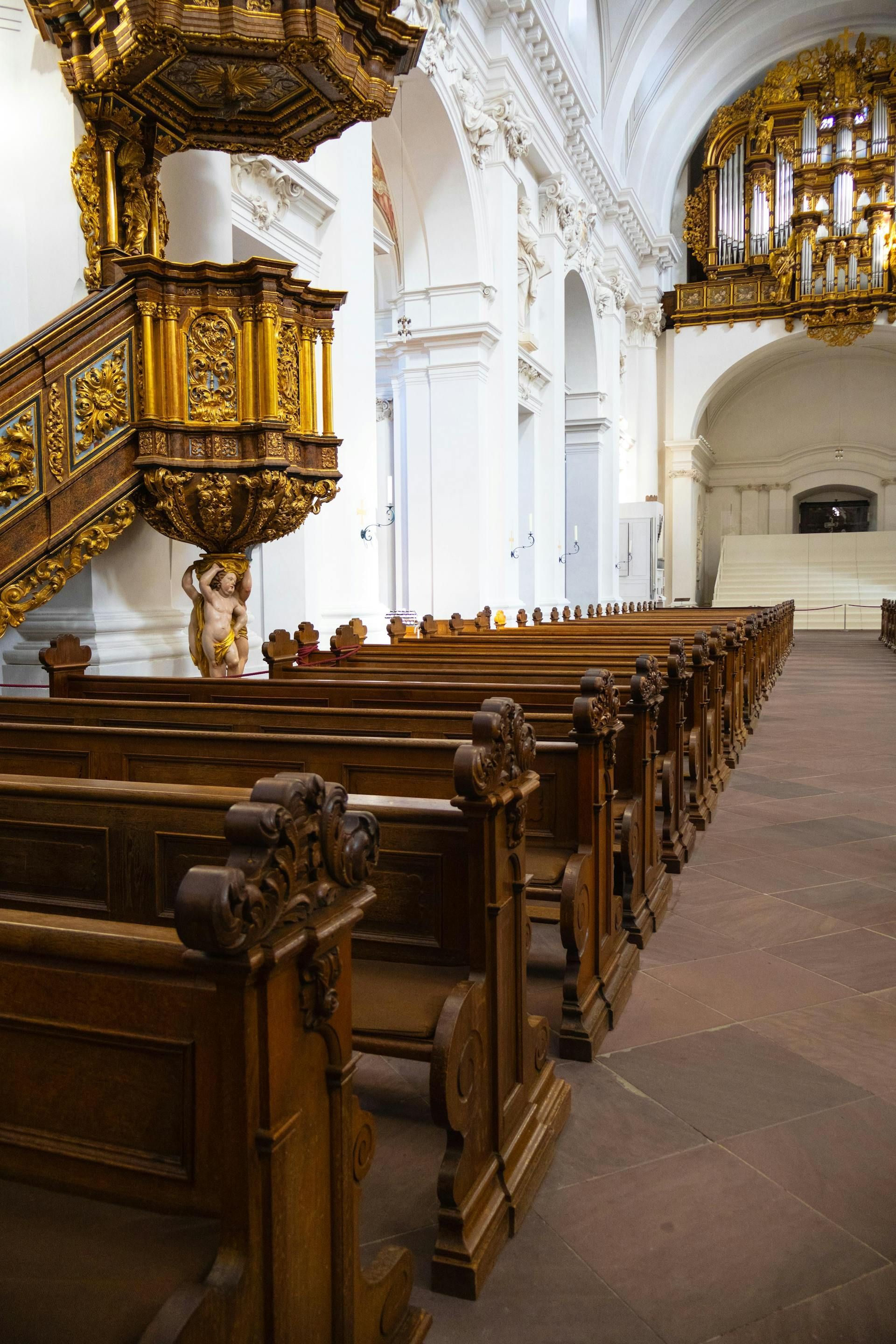 Erfahrung und Erarbeitung des Kirchenraumes